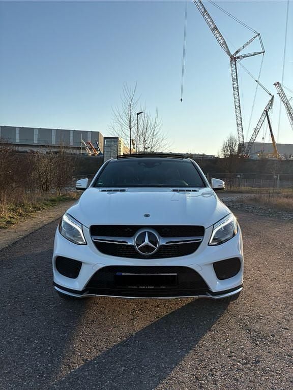 Weiß Gebraucht 2019 Mercedes GLE350 AMG line Coupé | 46.950 € (Superpreis) - Bild 1/4