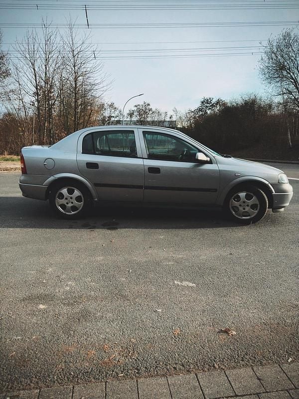 Gebraucht Opel Astra Edition 75 PS (55 kW) 1999 Silber Limousine