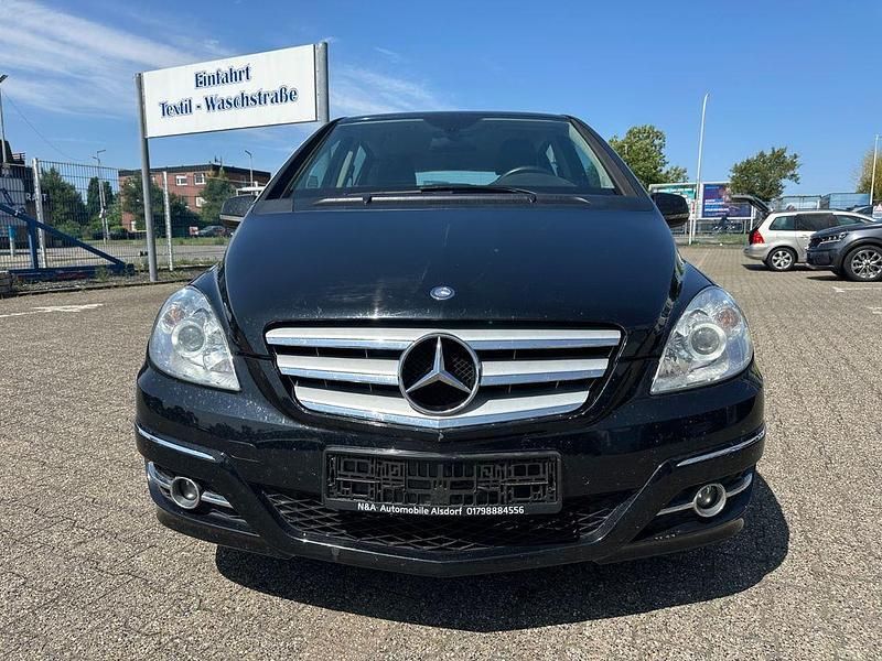 Schwarz Gebraucht 2011 Mercedes B180 Van / Kleinbus | 4.200 € (Guter Preis) - Bild 1/4
