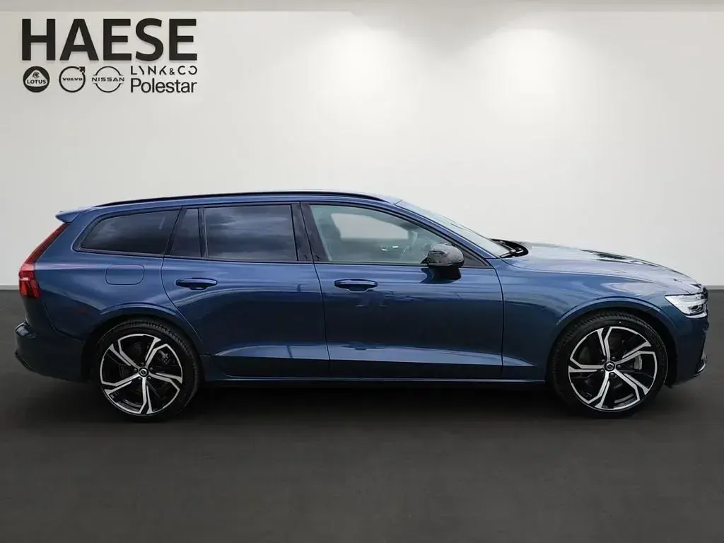 Gebraucht Volvo V60 Plus 398 PS (292 kW) 2025 Denim blue / metallic Kombi