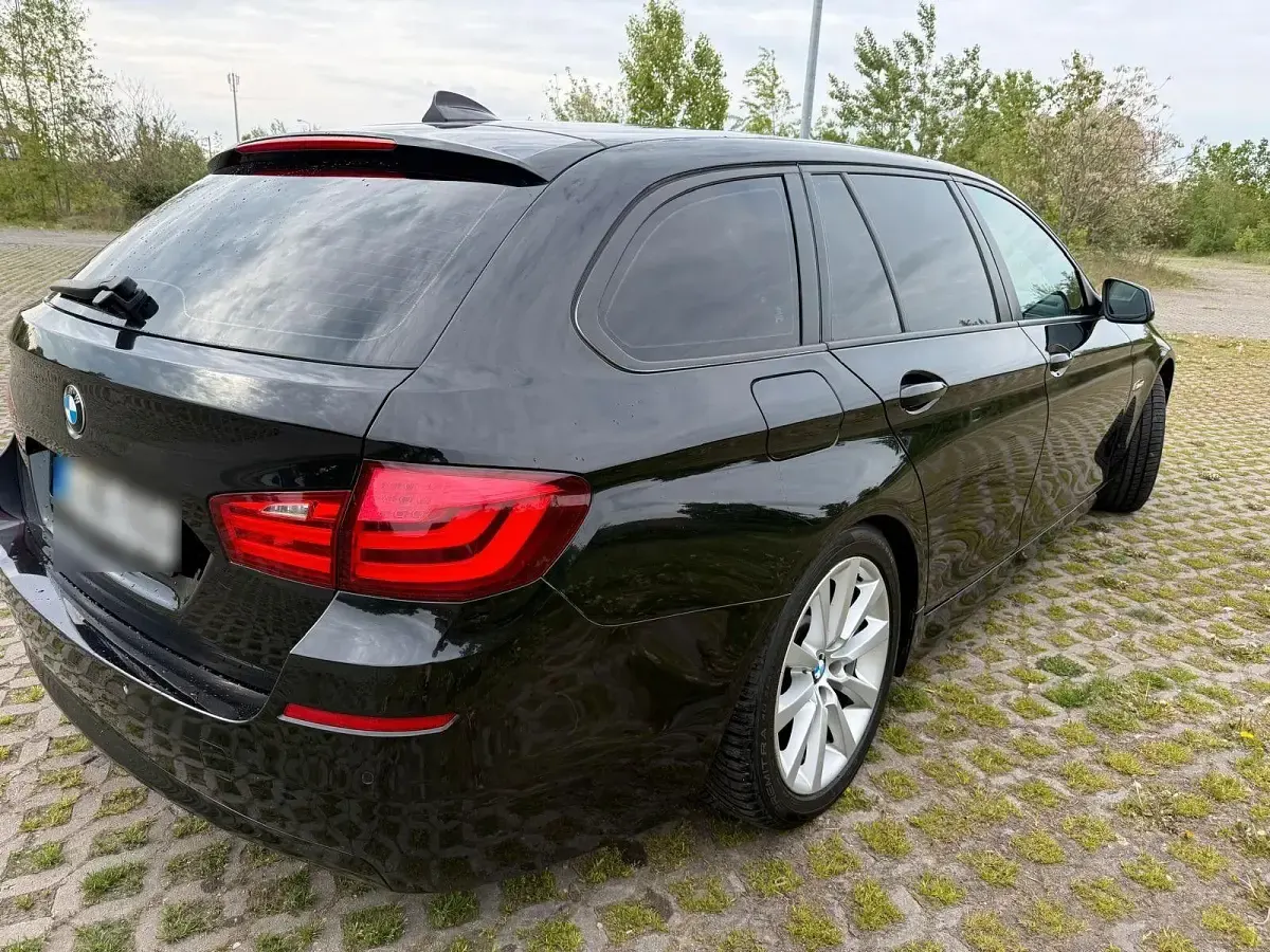 Gebraucht BMW 530 204 PS (150 kW) 2011 Schwarz Kombi