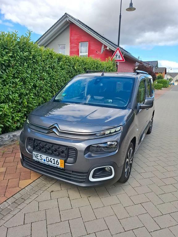 Grau Gebraucht 2019 Citroën Berlingo Shine Van / Kleinbus | 16.200 € (Superpreis) - Bild 1/2
