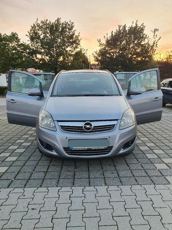 Silber Gebraucht 2010 Opel Zafira Edition Van / Kleinbus | 8.499 € - Bild 1/4