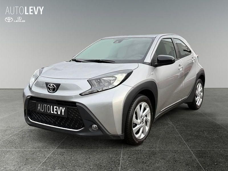 Gebraucht Toyota Aygo X X-play 72 PS (52 kW) 2022 Shimmering silver metallic SUV