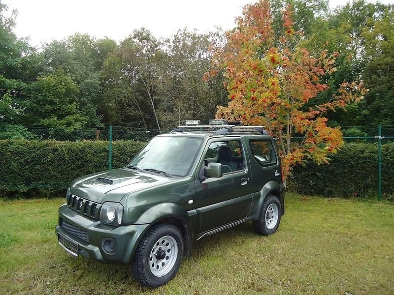 Grün Gebraucht 2016 Suzuki Jimny Comfort SUV | 13.690 € (Etwas zu teuer) - Bild 1/4