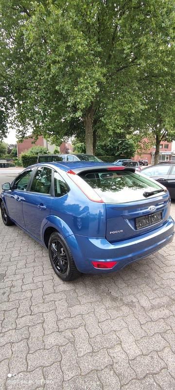Gebraucht Ford Focus 100 PS (73 kW) 2008 Blau Kleinwagen