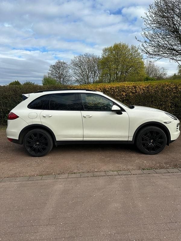 Second-hand Porsche Cayenne 245 CP (180 kW) 2011 Alb SUV