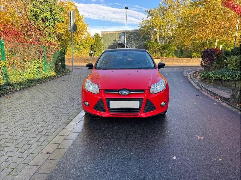 Rot Gebraucht 2013 Ford Focus SYNC Edition Limousine | 3.400 € (Guter Preis) - Bild 1/4