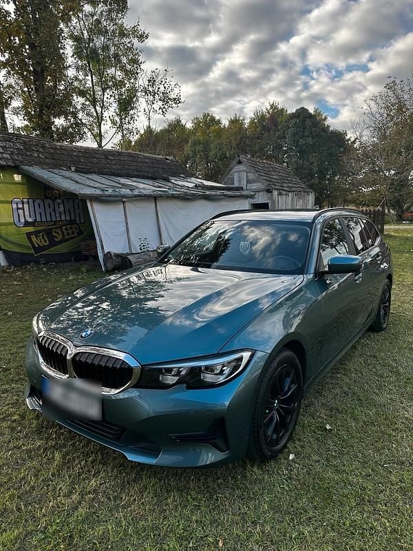 Gebraucht BMW 320e 190 PS (139 kW) 2020 Grün Kombi