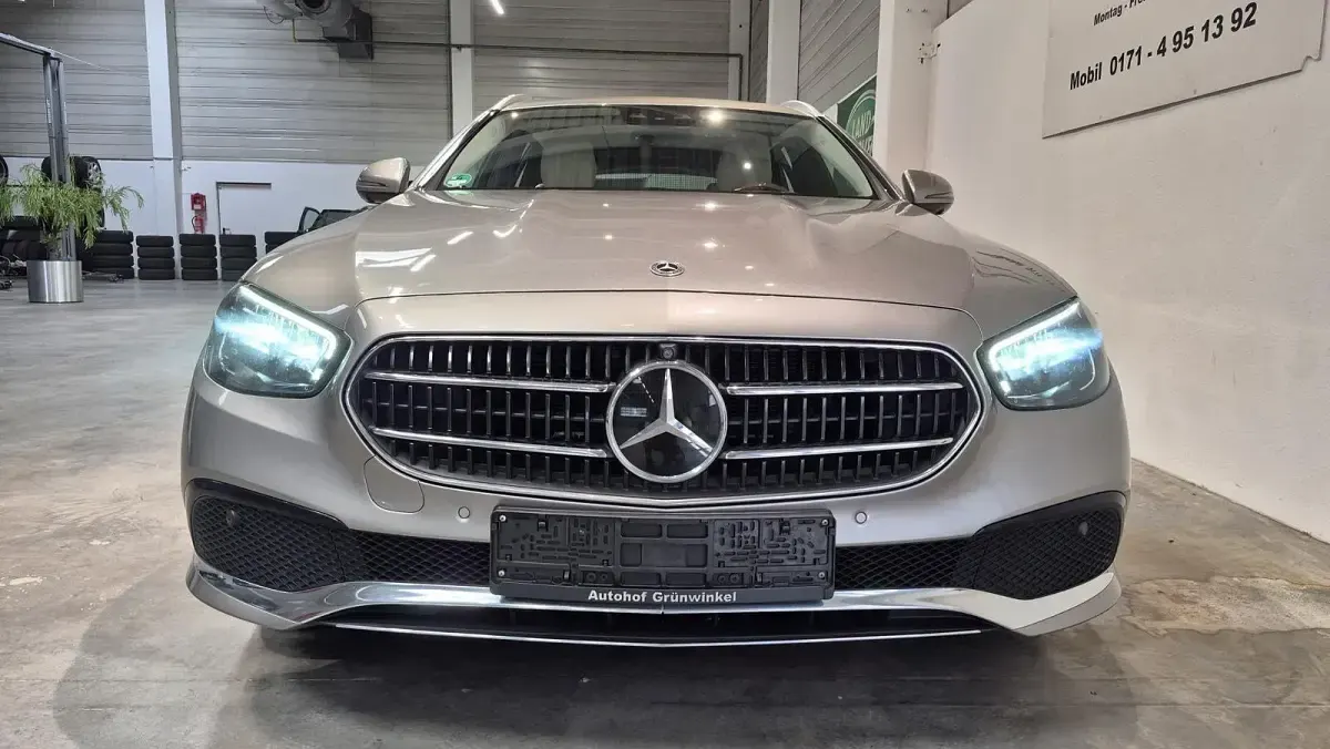 Gebraucht Mercedes E300 Avantgarde 316 PS (232 kW) 2023 Beige Kombi