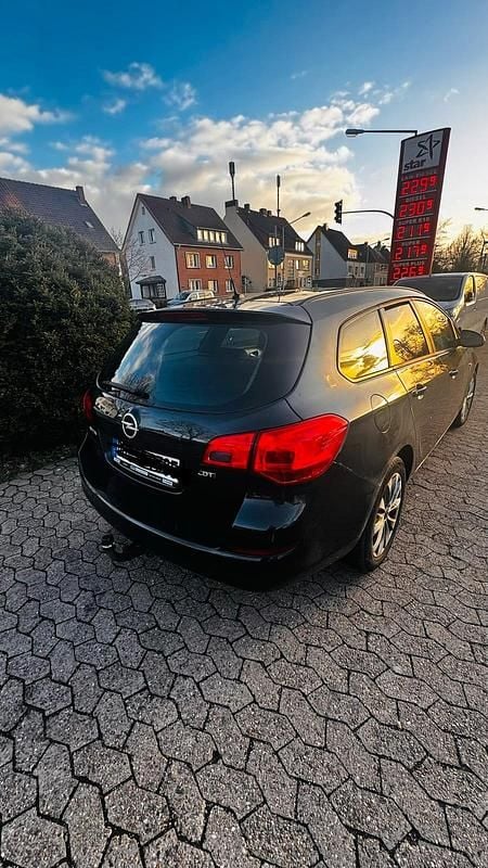 Gebraucht Opel Astra 102 PS (75 kW) 2012 Schwarz Kombi
