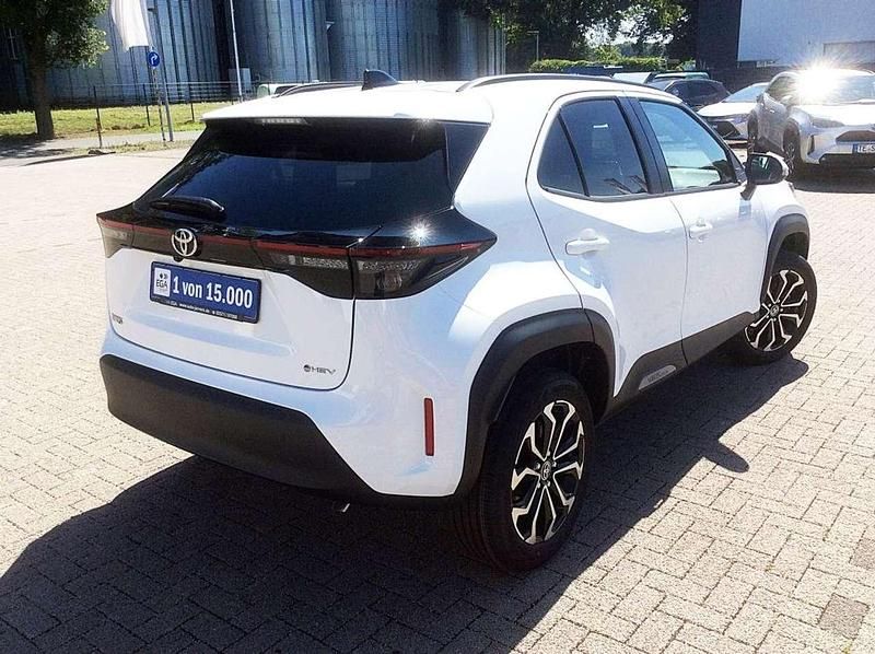 Neu Toyota Yaris Cross 131 PS (96 kW) 2025 Schneeweiß SUV