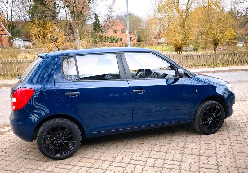 Gebraucht Skoda Fabia 60 PS (44 kW) 2011 Blau Kleinwagen