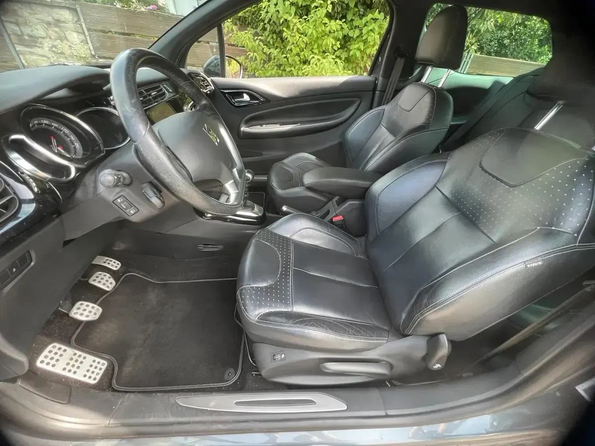 Gebraucht Citroën DS3 Sport Chic 156 PS (114 kW) 2014 Grau Kleinwagen