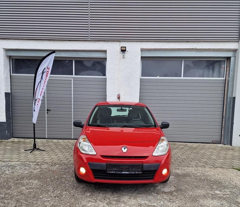 Rot Gebraucht 2009 Renault Clio II Limousine | 1.820 € (Fairer Preis) - Bild 1/4