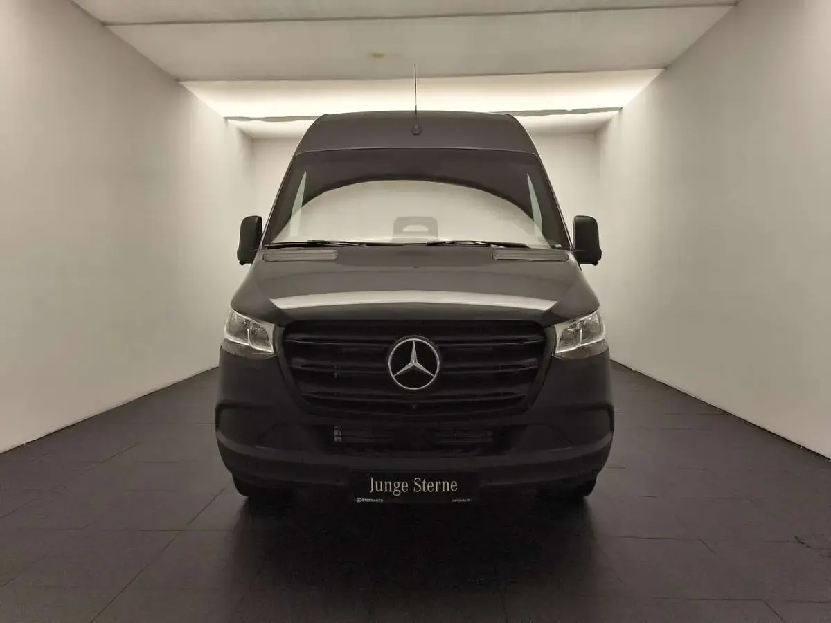Gebraucht Mercedes Sprinter 150 PS (110 kW) 2026 Tenoritgrau Van