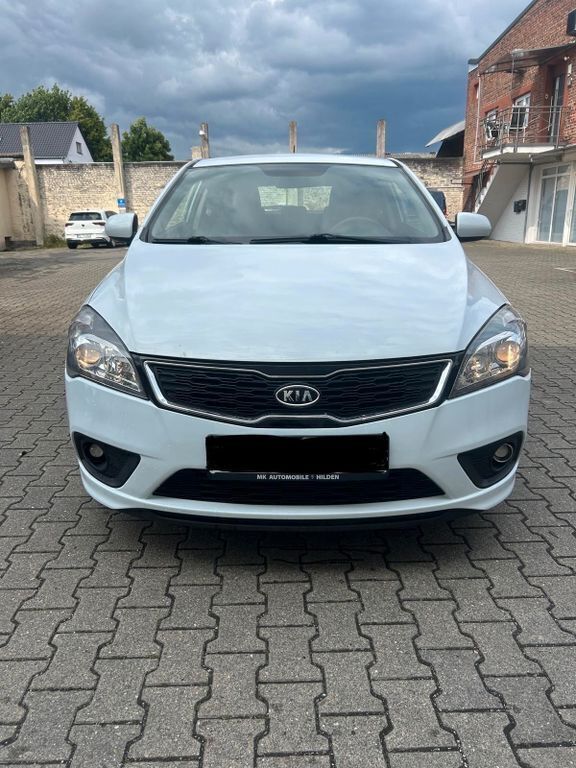 Schwarz Gebraucht 2011 Kia Ceed Attract Limousine | 3.900 € (Guter Preis) - Bild 1/4