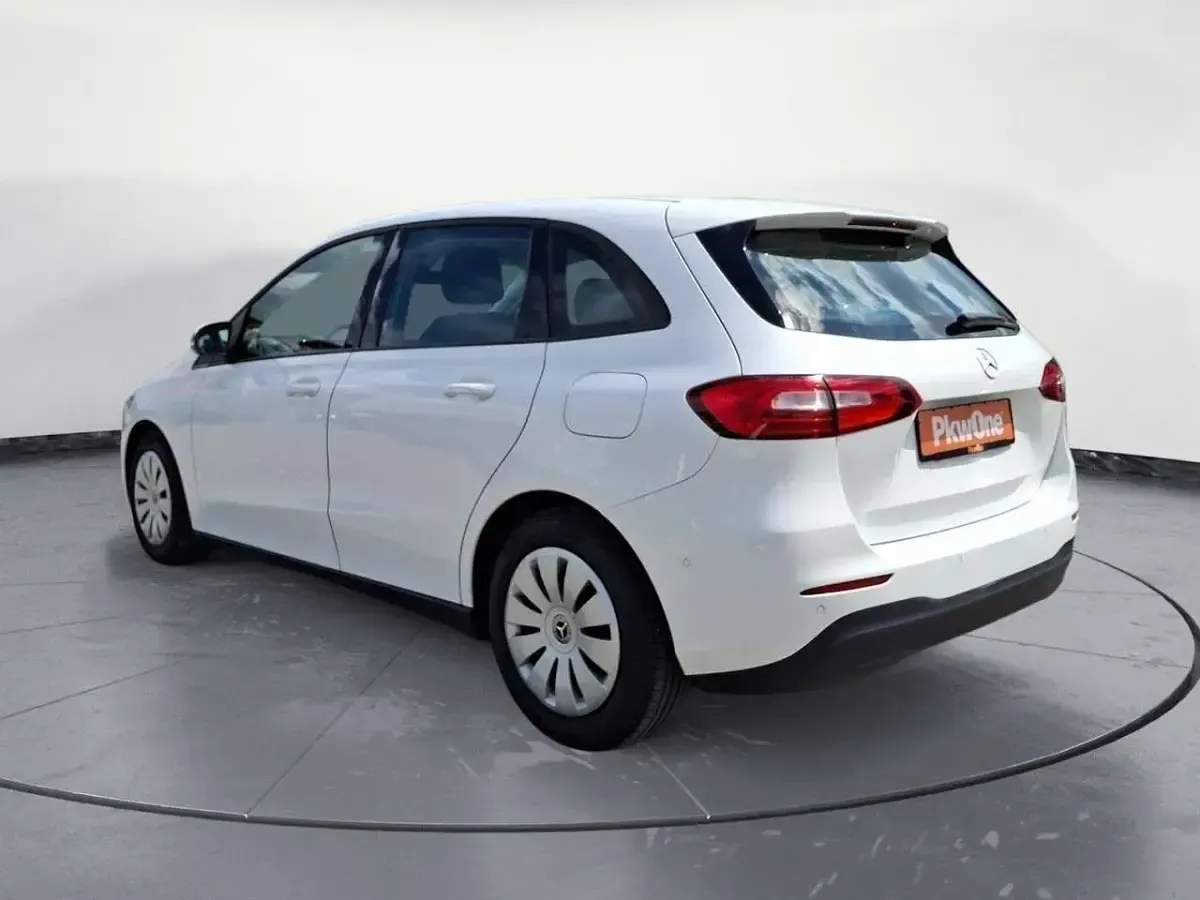 Gebraucht Mercedes B180 136 PS (100 kW) 2022 Weiß Kleinwagen