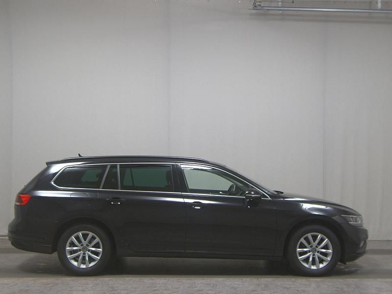 Schwarz Gebraucht 2022 VW Passat Business | 16.480 € (Superpreis) - Bild 1/4