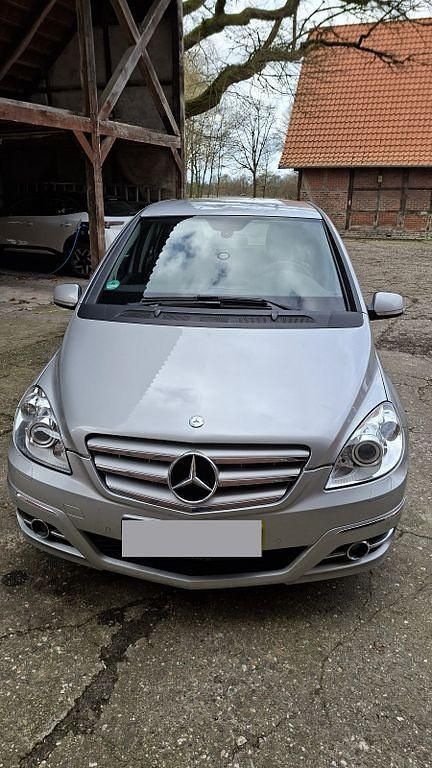 Gebraucht Mercedes B180 109 PS (80 kW) 2010 Silber Van / Kleinbus