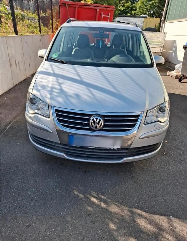 Grau Gebraucht 2009 VW Touran Van / Kleinbus | 6.400 € (Etwas zu teuer) - Bild 1/4
