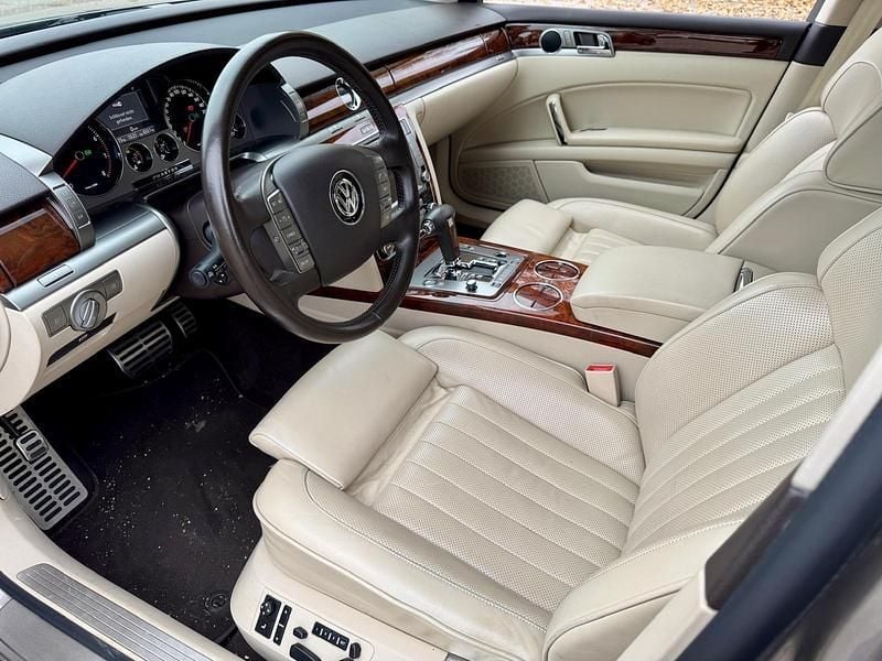 Second-hand VW Phaeton 280 CP (205 kW) 2012 Maro Berlinǎ