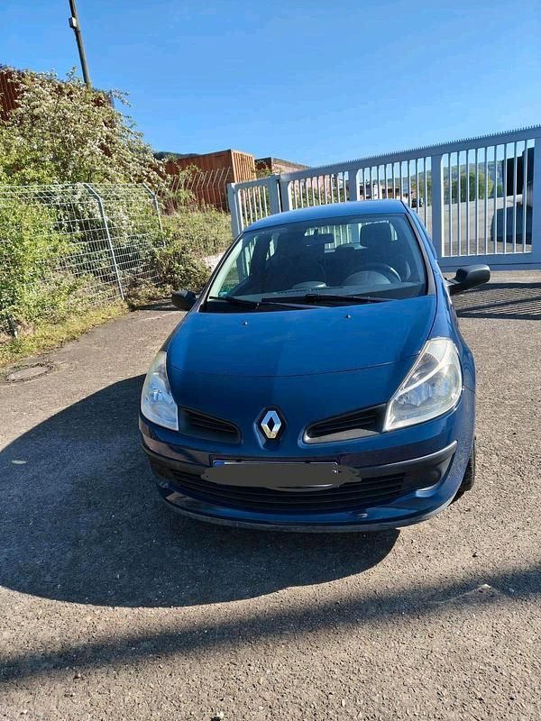 Używany Renault Clio II Authentique 65 KM (47 kW) 2006 Niebieski Hatchback