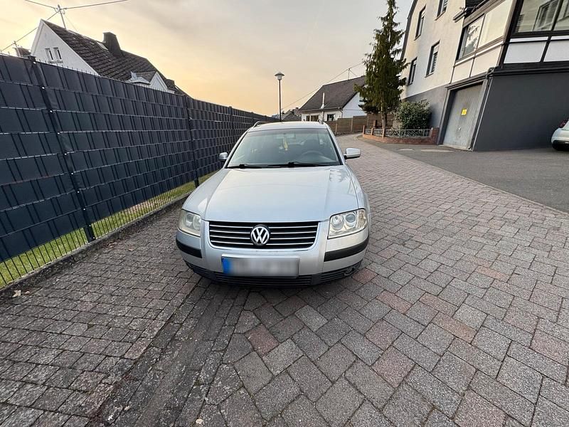 Gebraucht VW Passat 110 PS (80 kW) 2001 Grau Kombi