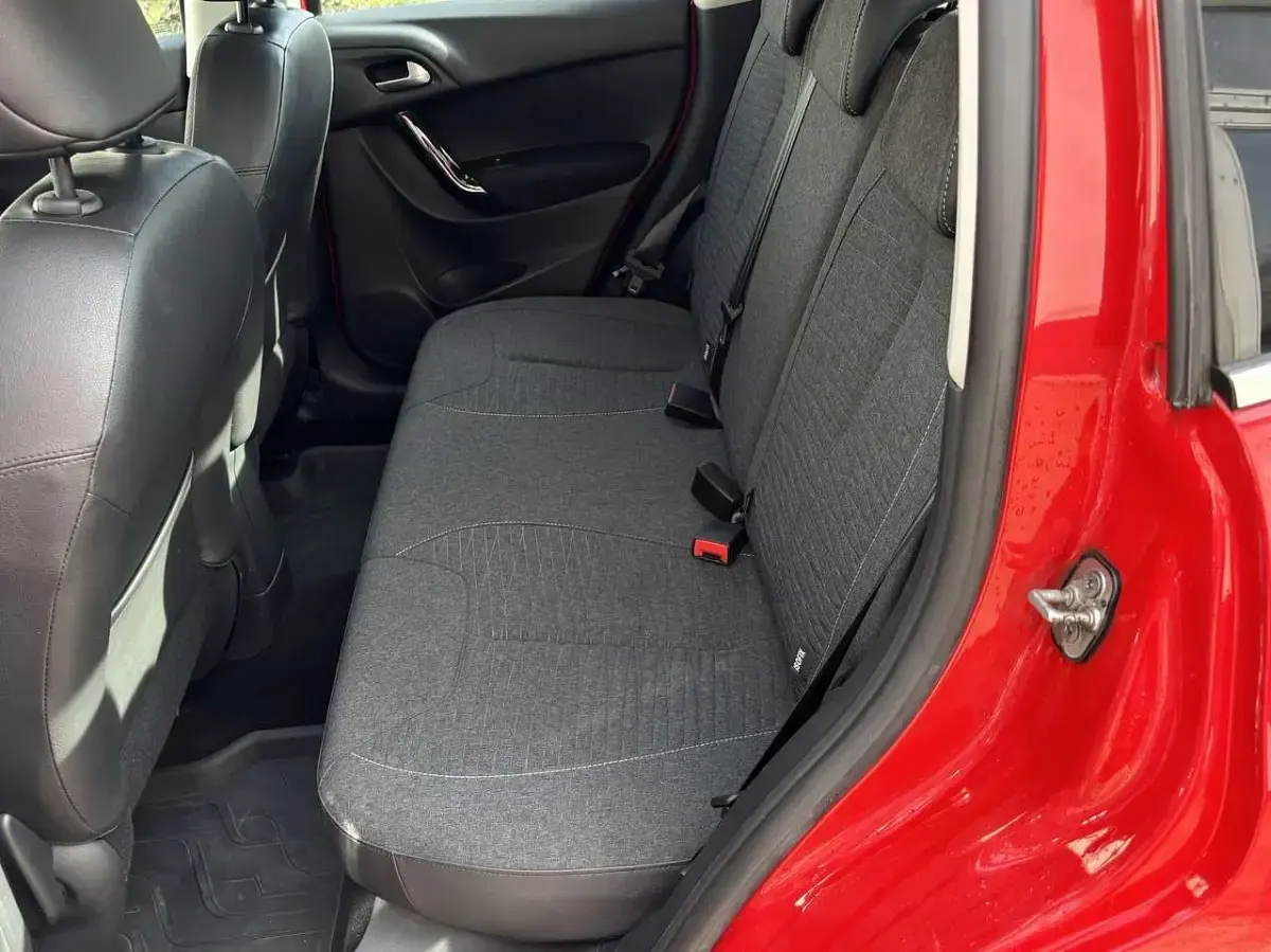 Używany Citroën C3 SELECTION 82 KM (60 kW) 2016 Czerwony Hatchback