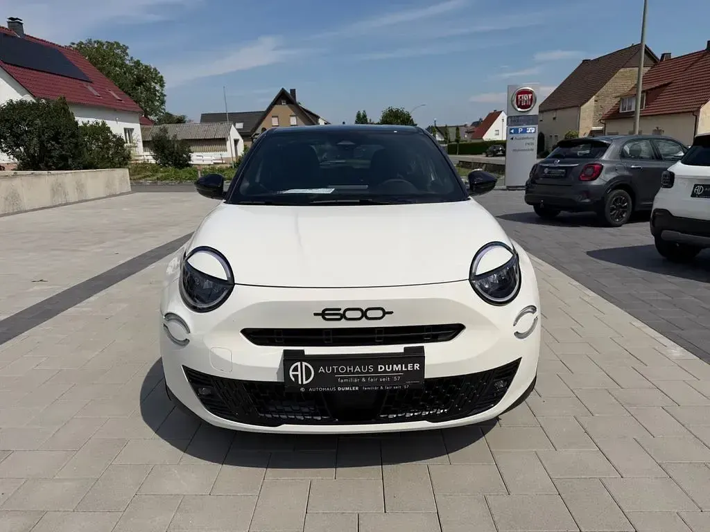 Neu Fiat 600 Street 101 PS (74 kW) 2026 Weiß SUV