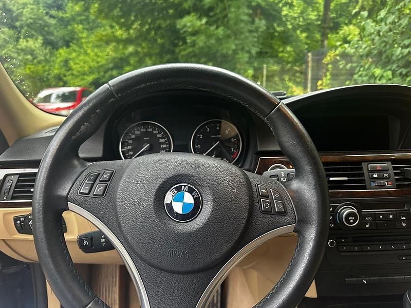 Gebraucht BMW 325 218 PS (160 kW) 2010 Blau Limousine