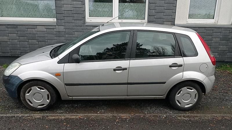 Gebraucht Ford Fiesta 60 PS (44 kW) 2005 Silber Kleinwagen