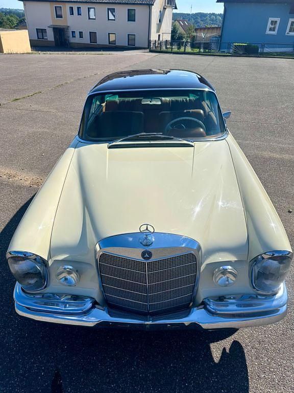 Beige Gebraucht 1965 Mercedes 250 Coupé | 42.500 € - Bild 1/4