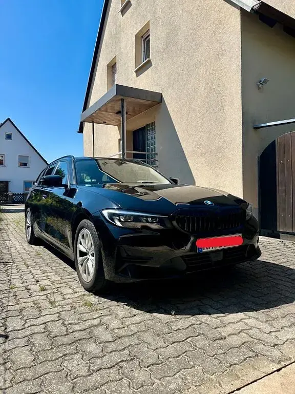Gebraucht BMW 320 Advantage 190 PS (139 kW) 2022 Schwarz Kombi