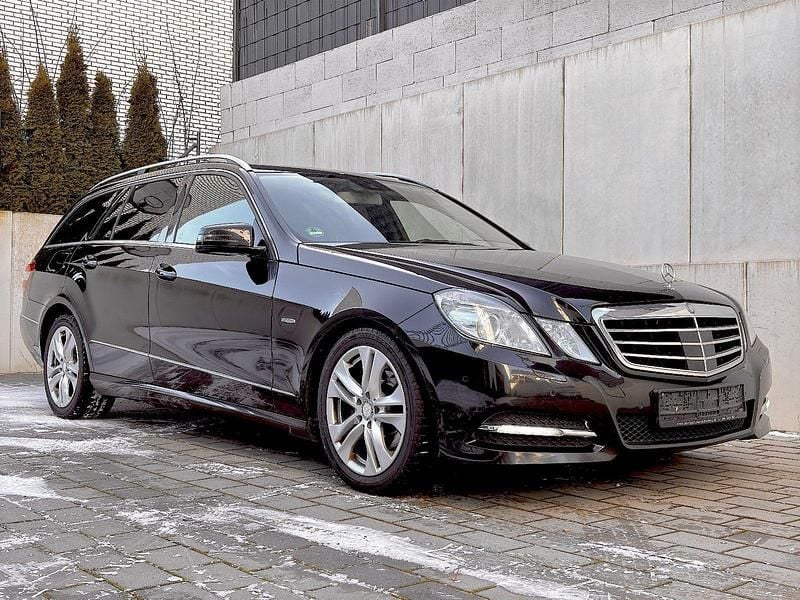 Schwarz Gebraucht 2012 Mercedes E220 Avantgarde Kombi | 6.100 € (Guter Preis) - Bild 1/4