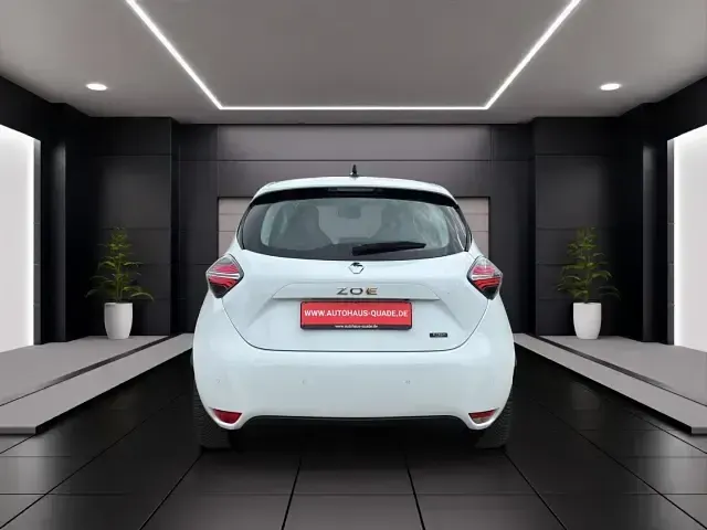Second-hand Renault Zoe Evolution 50 kW (69 CP) 2022 Alb Hatchback