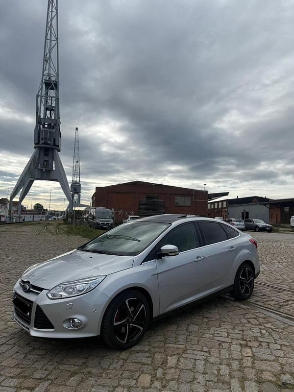 Usata Ford Focus 140 CV (102 kW) 2012 Argento Berlina