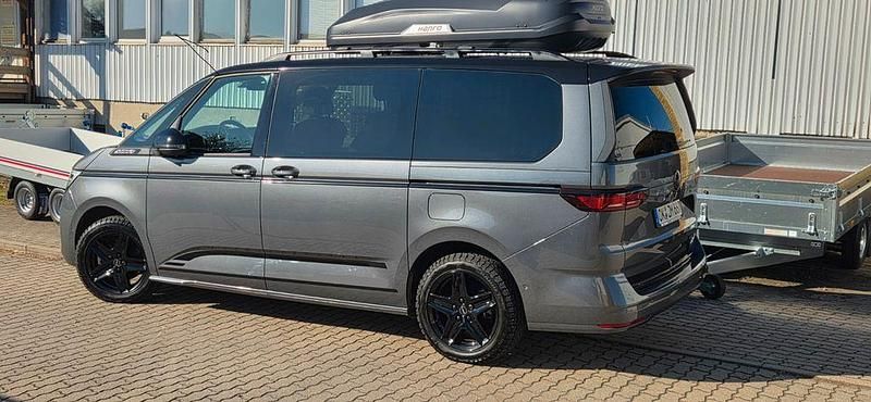 Gebraucht VW Multivan 218 PS (160 kW) 2023 Grau Van