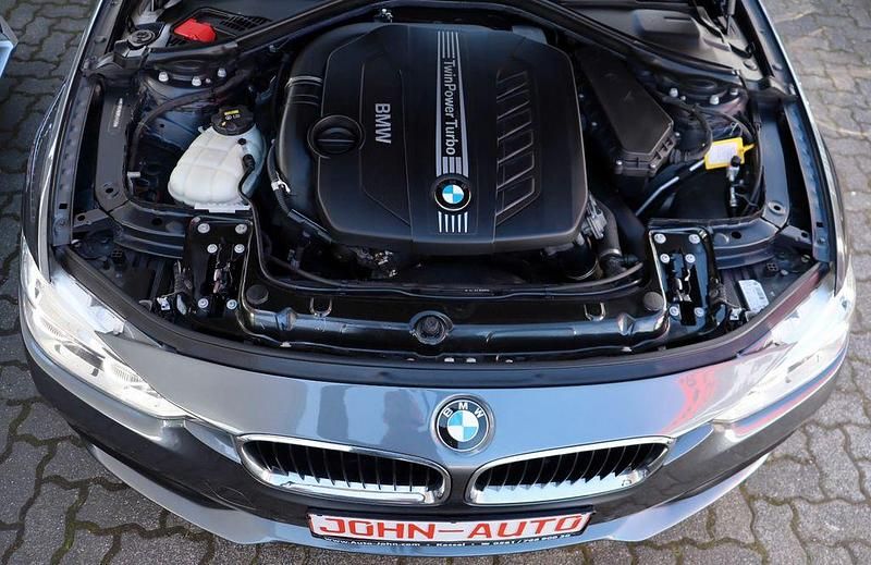 Gebraucht BMW 330 Advantage 258 PS (189 kW) 2015 Grau Kombi