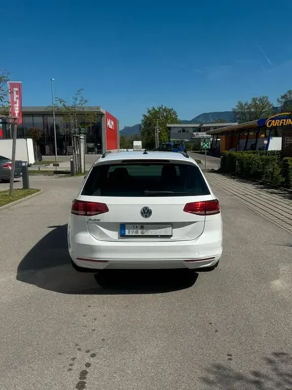 Gebraucht VW Passat Trendline 120 PS (88 kW) 2018 Weiß Kombi