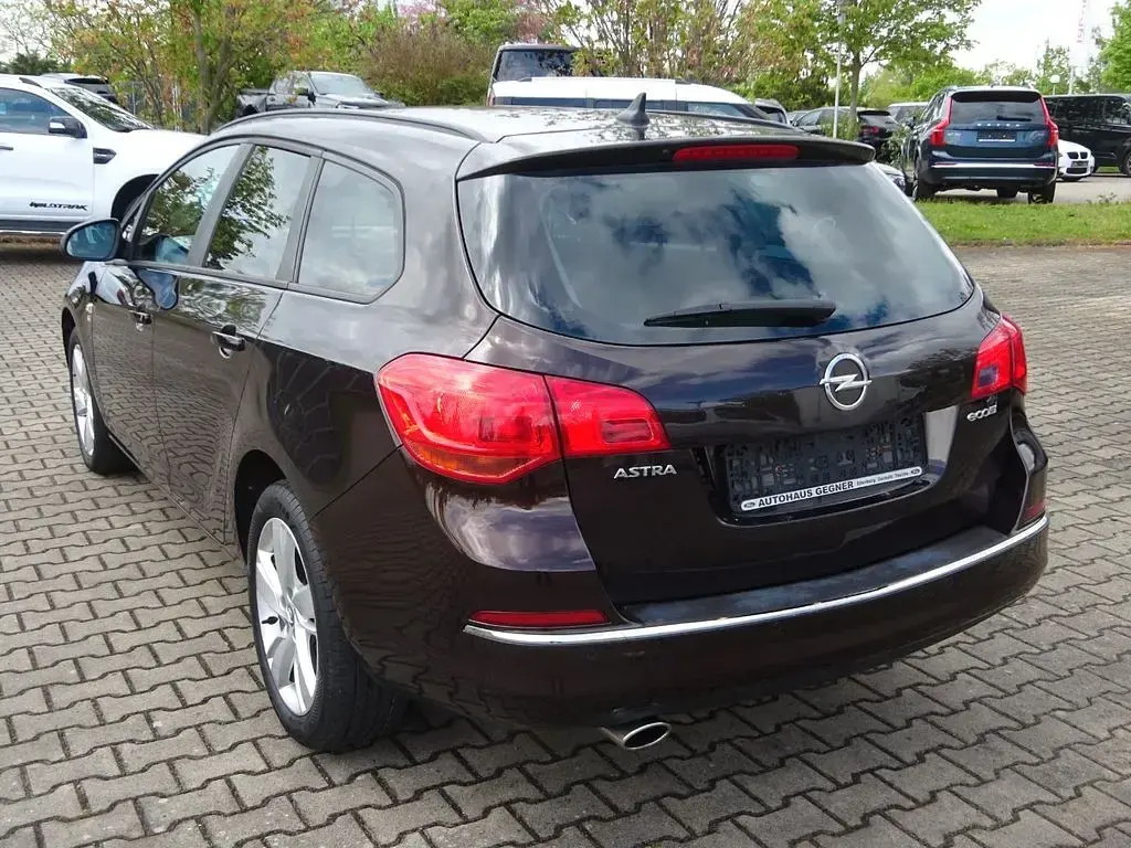 Gebraucht Opel Astra 140 PS (102 kW) 2012 Braun Kombi