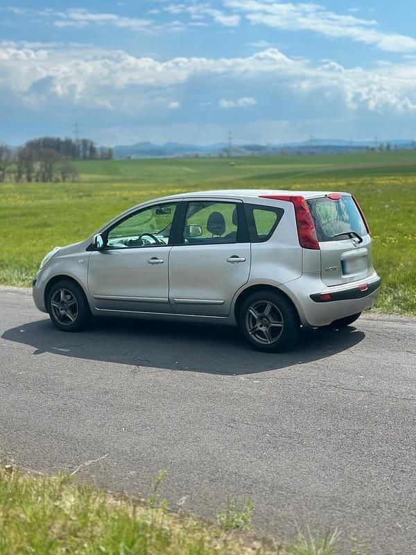 Gebraucht Nissan Note 88 PS (64 kW) 2006 Silber Kleinwagen