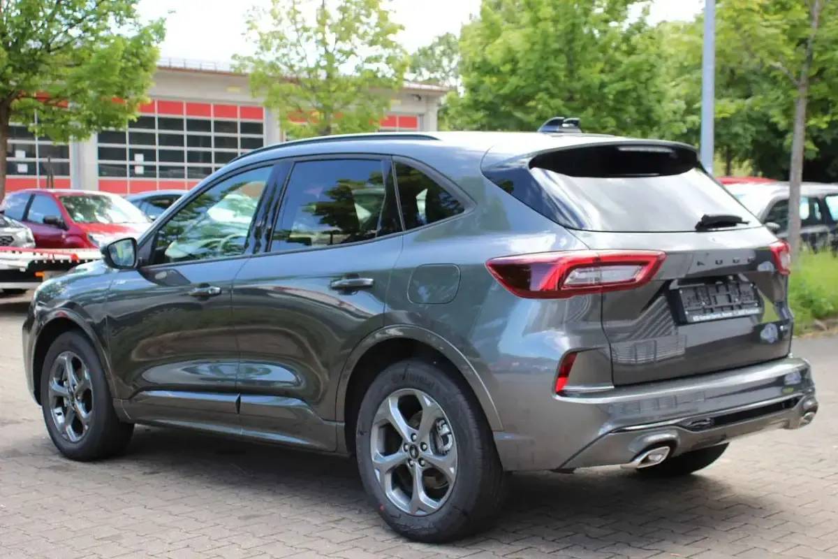 Neu Ford Kuga ST-Line 242 PS (177 kW) 2026 Magnetic grau SUV