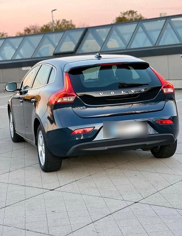 Gebraucht Volvo V40 116 PS (85 kW) 2013 Blau Limousine