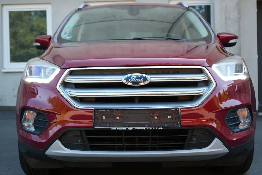 Gebraucht Ford Kuga Titanium 150 PS (110 kW) 2017 Rot SUV