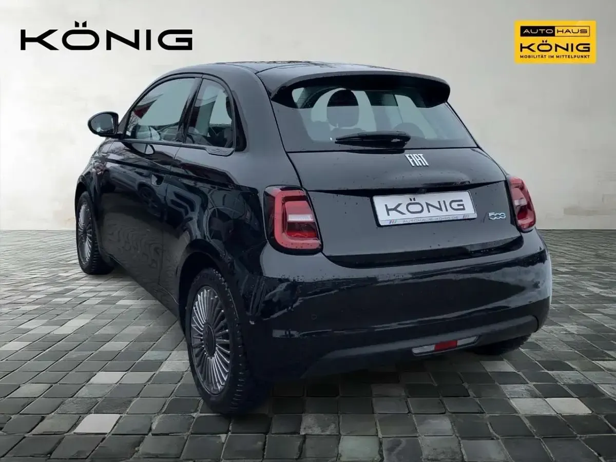 Gebraucht Fiat 500e 86 kW (118 PS) 2023 Schwarz Limousine