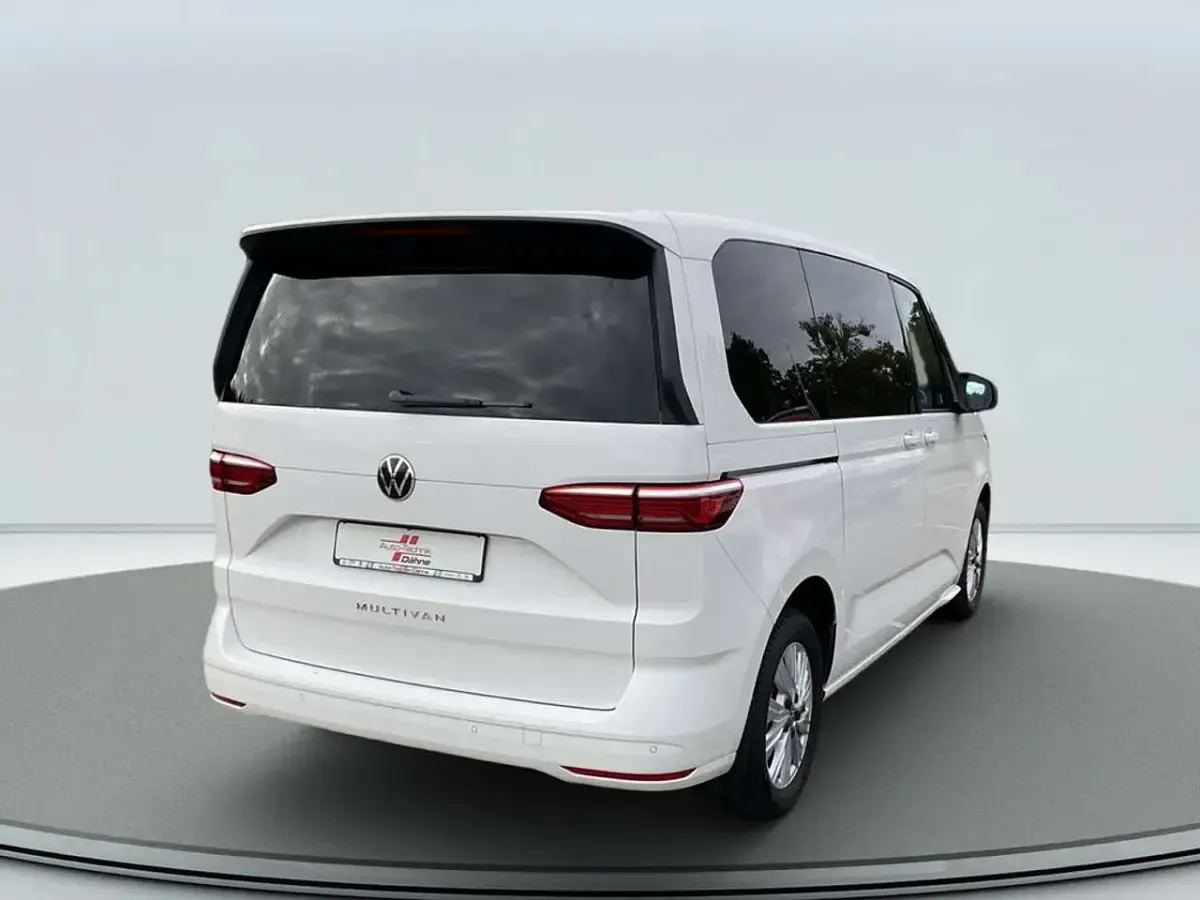 Gebraucht VW T7 150 PS (110 kW) 2024 Candy weiss Van