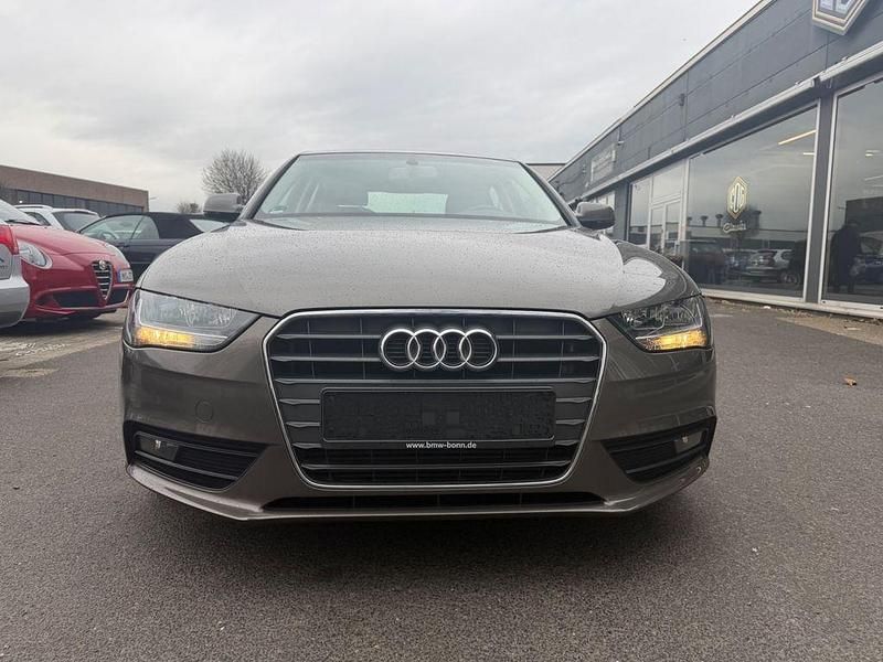 Gebraucht Audi A4 Ambiente 170 PS (125 kW) 2012 Grau Limousine