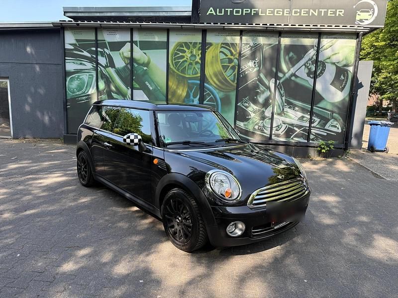 Schwarz Gebraucht 2009 Mini Cooper Clubman Pepper Kombi | 3.700 € (Fairer Preis) - Bild 1/4
