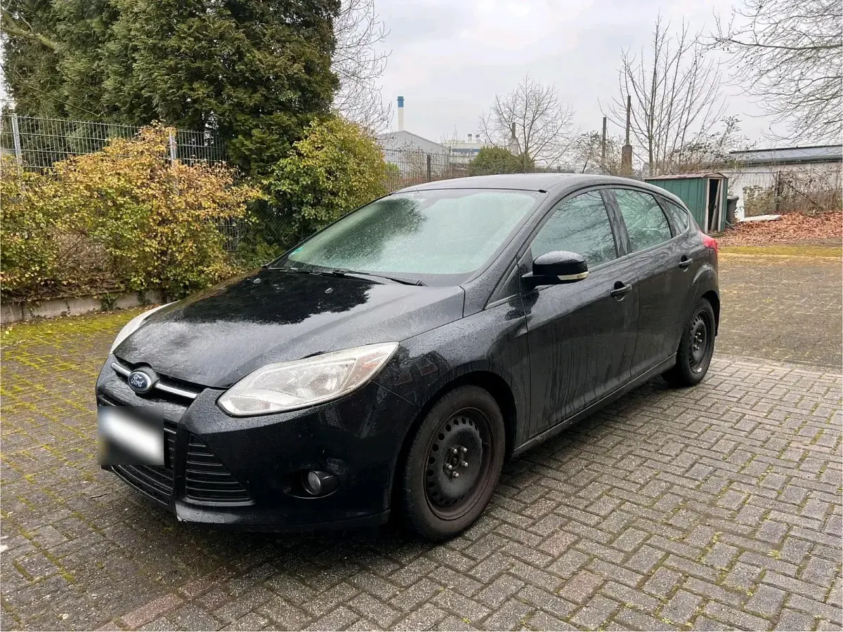 Używany Ford Focus 100 KM (73 kW) 2014 Czarny Sedan/Limuzyna